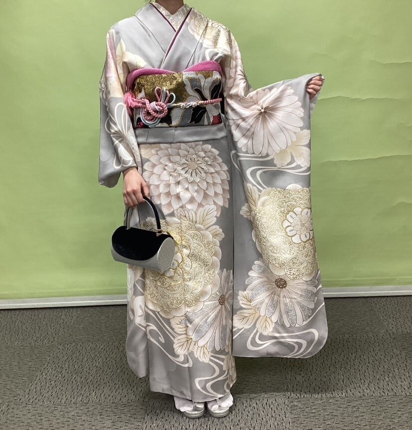 福井市のTさま「くすみカラーでも華がある」
